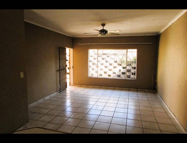 2 BEDROOM TOWNHOUSE FOR SALE IN WHITE RIVER CENTRAL